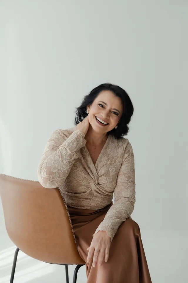 Dra. Kerly Helena, médica ginecologista que acompanha menopausa e climatério em São Luís – MA